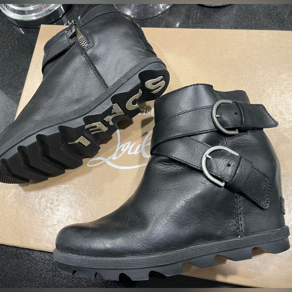 Sorel Joan of Arctic Wedge II Buckle Ankle Boot Black Leather Buckle waterproof